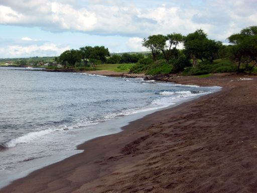 Oneuli Black Sand Beach